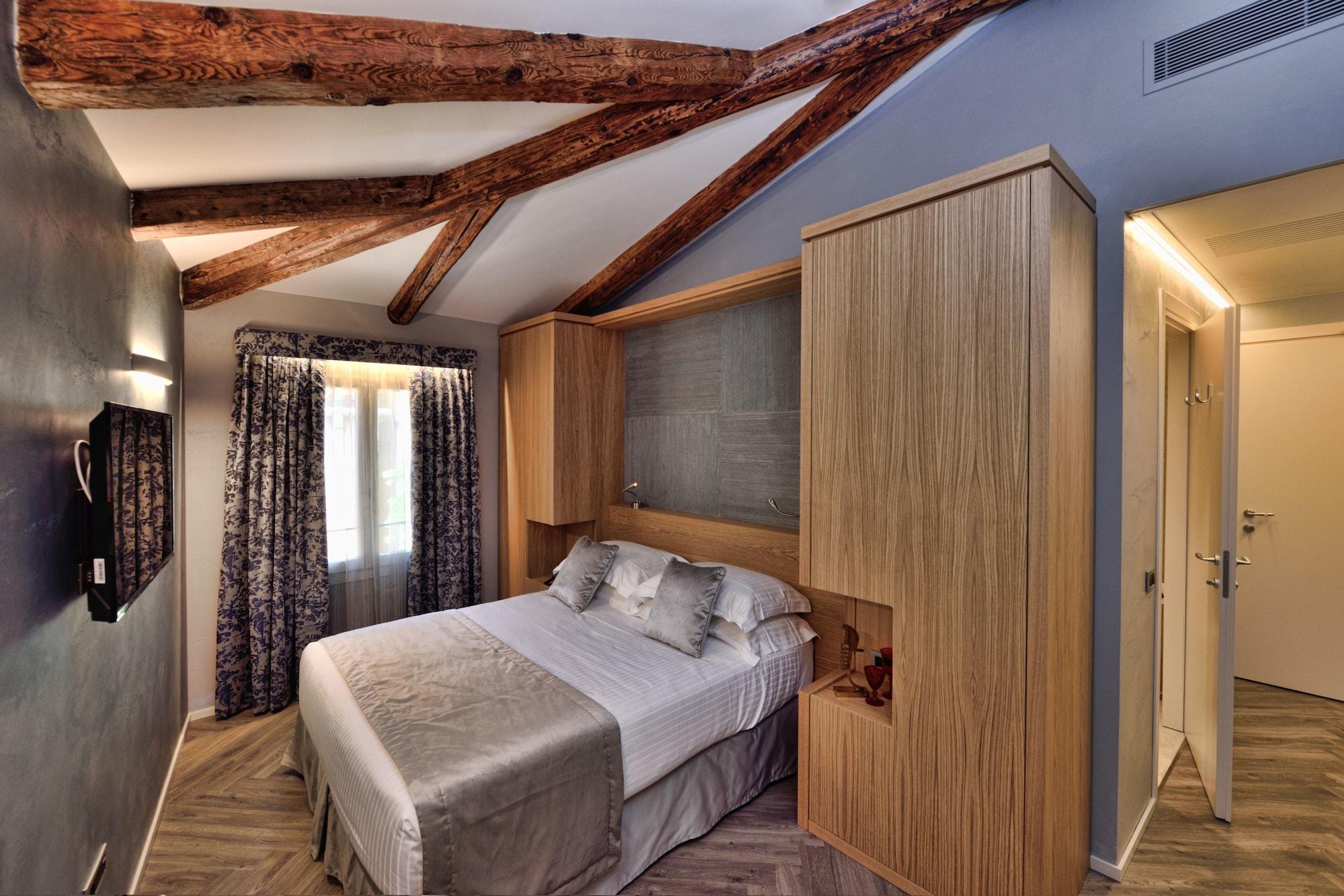Rosa Salva Hotel 3*