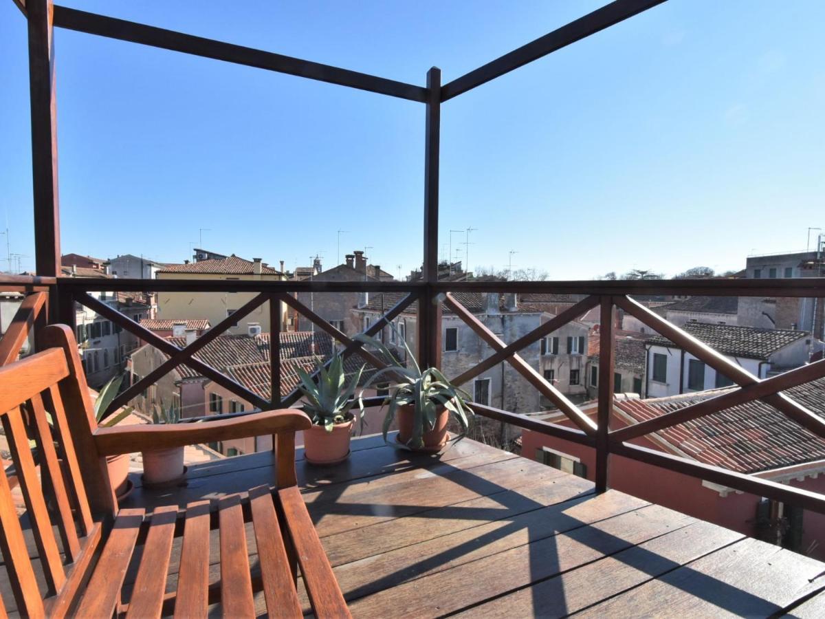 Apartment Fondamenta Del Rielo By Interhome Venice