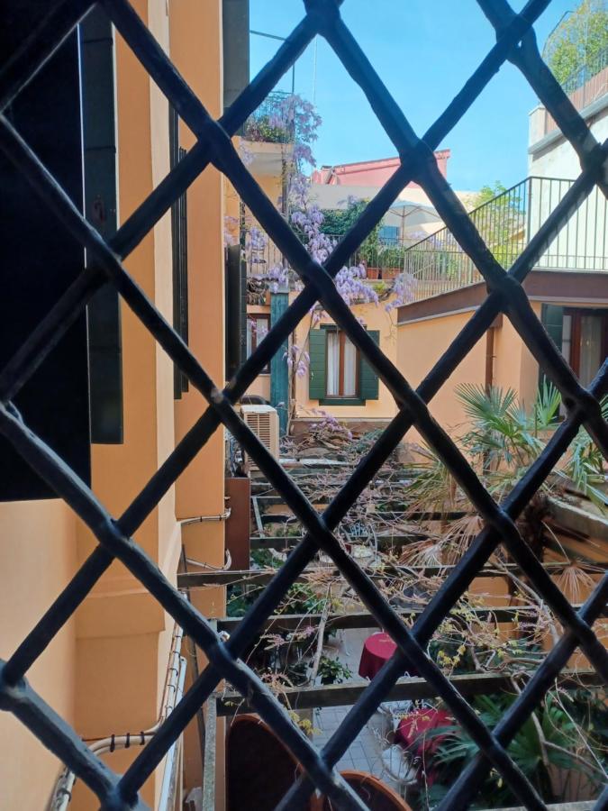 Giglio Glasshouse *