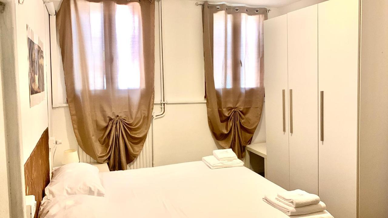 Acomodação com café da manhã  /room With Private Bathroom Veneza