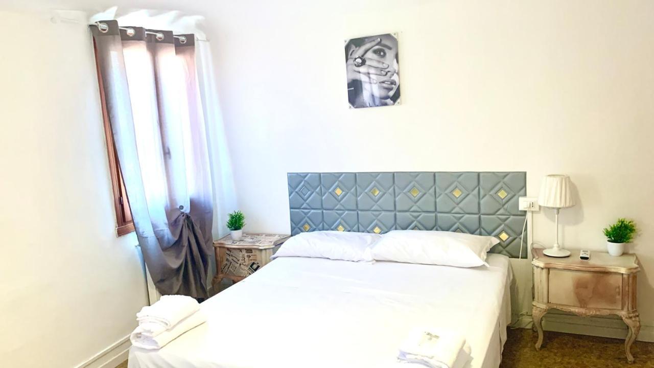 /room With Private Bathroom *