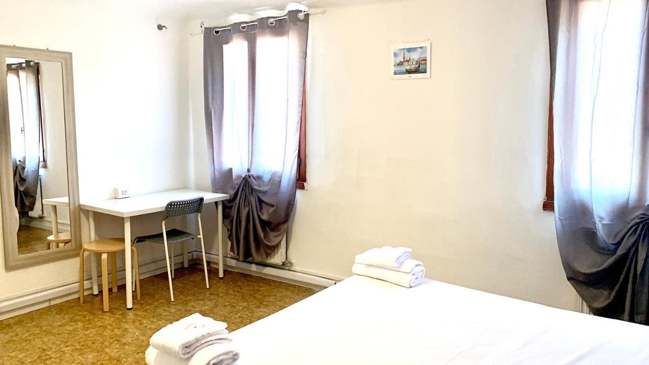 Acomodação com café da manhã  /room With Private Bathroom