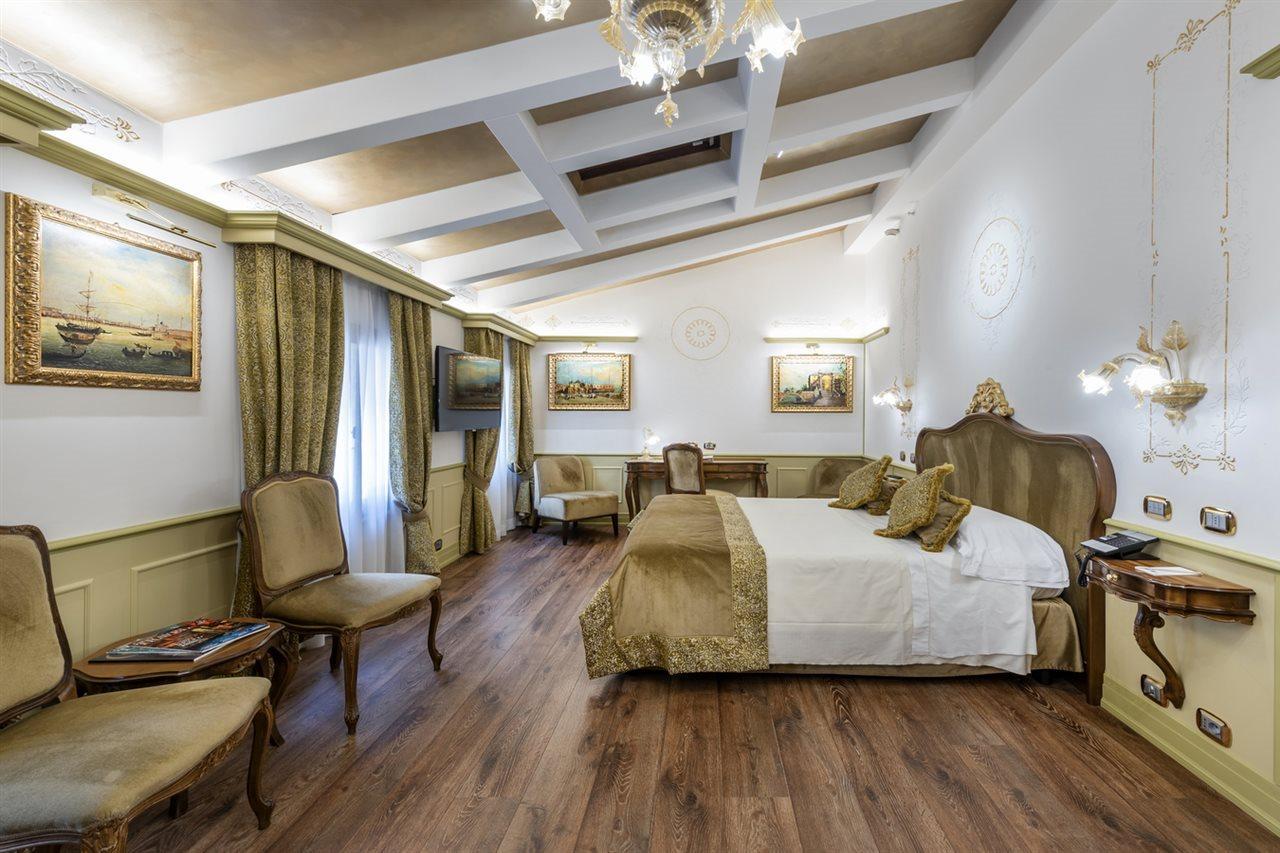 Monaco & Grand Canal Hotel 4*