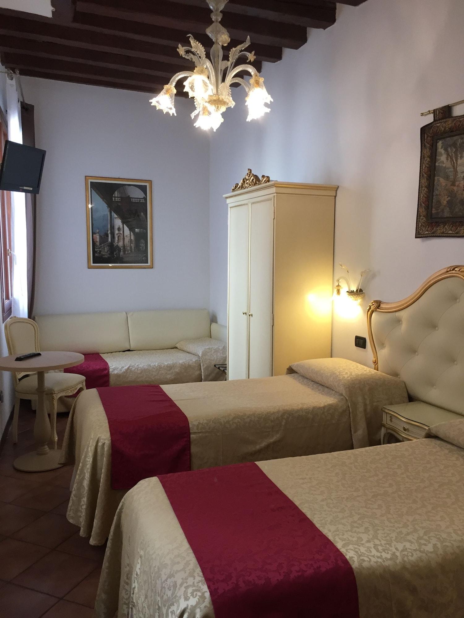 Guest house Alloggi Ss Giovanni E Paolo Venice