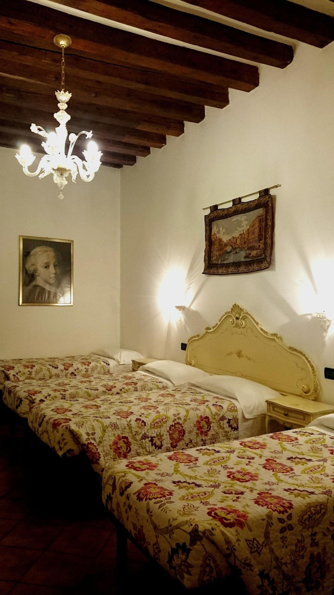 Alloggi Ss Giovanni E Paolo Guest house 2*