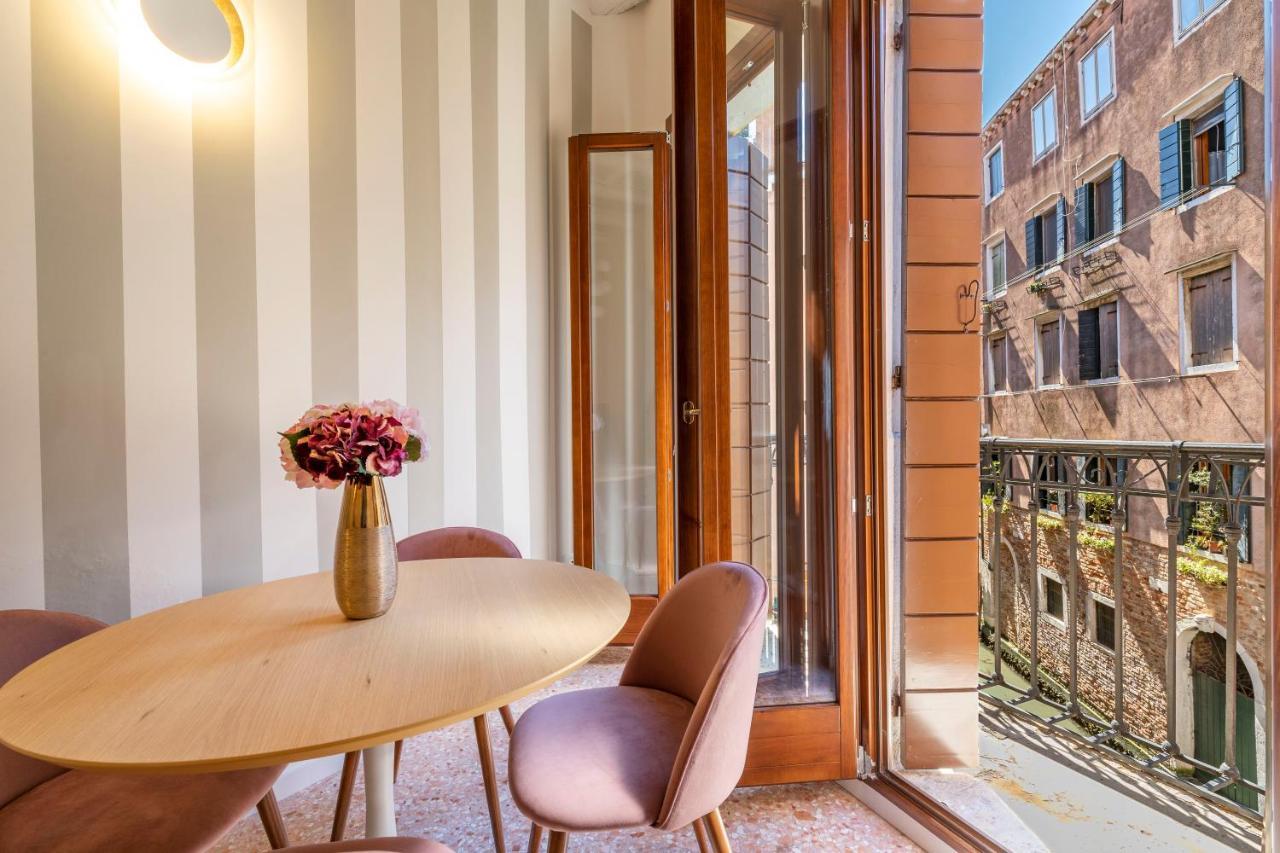 Apartment Querini Suite-balcony On Canal, Close To San Marco *
