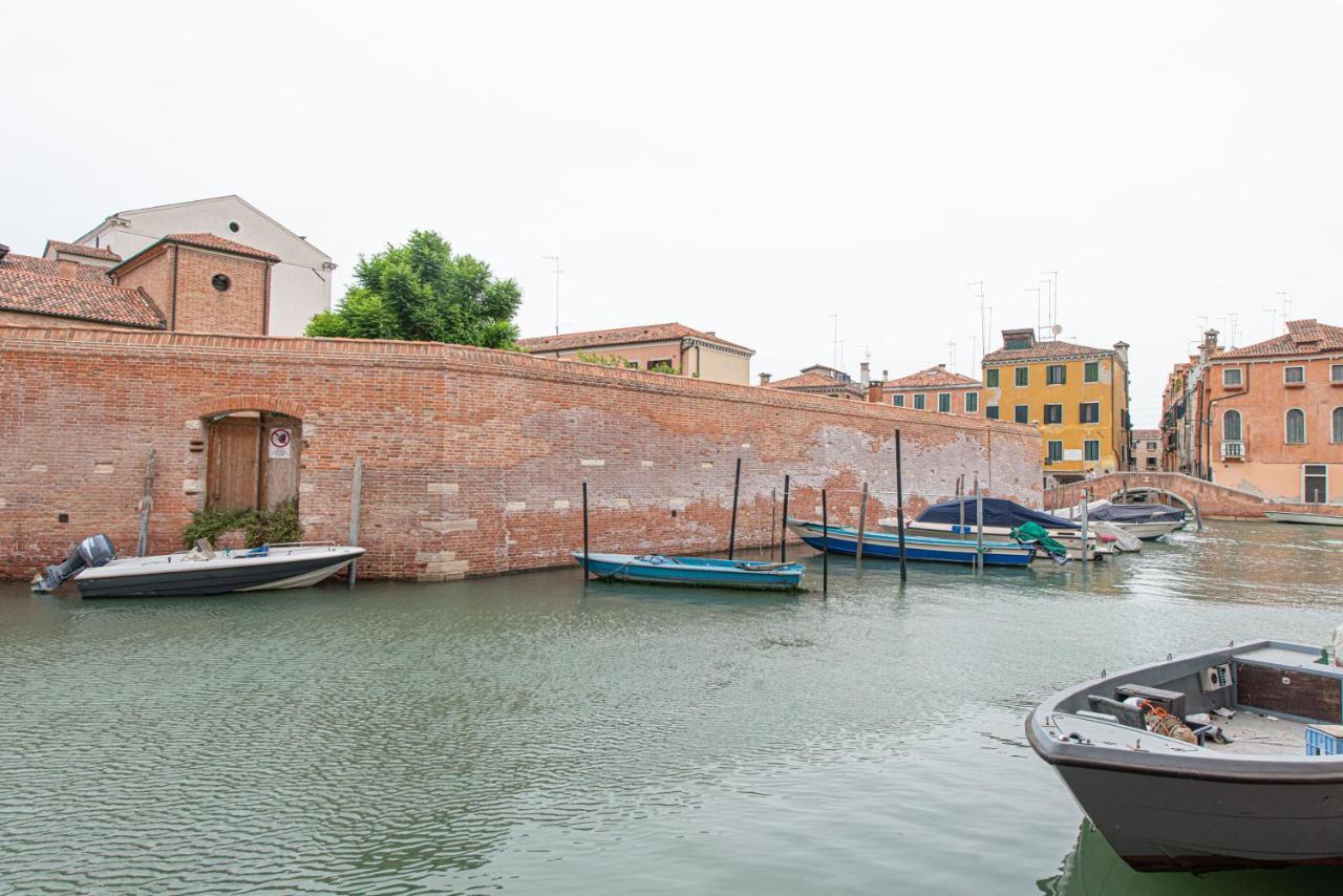 Ca' Leoncino - Canal Front Apartment *