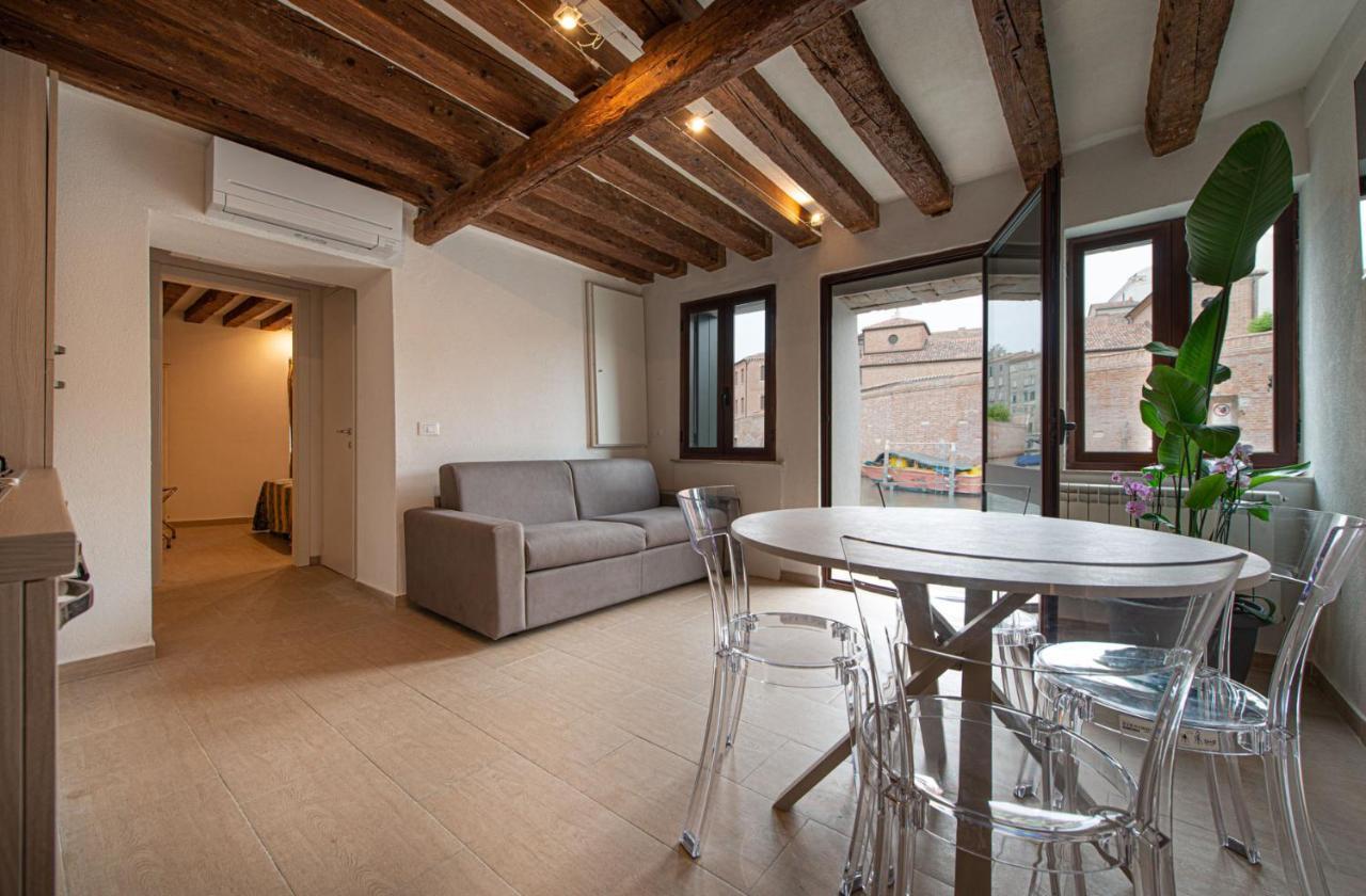 Ca' Leoncino - Canal Front Apartment