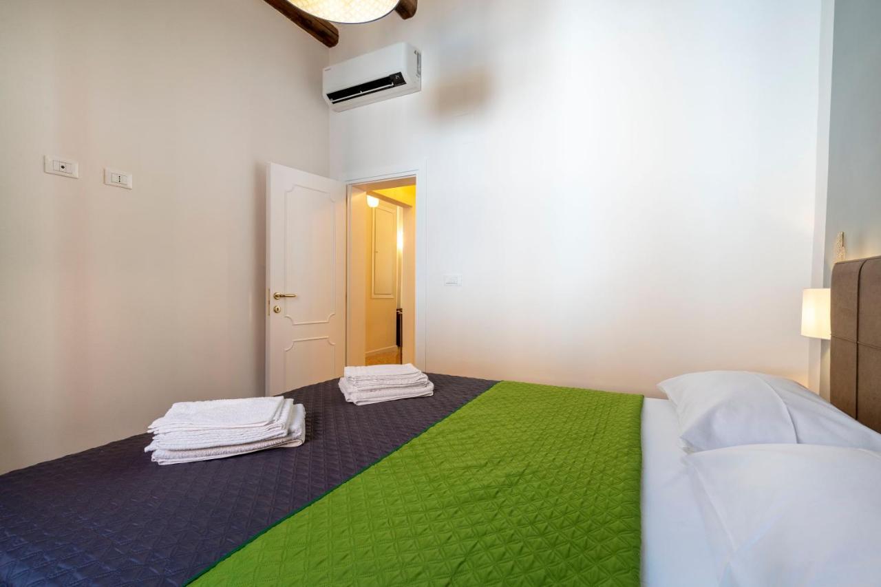 Apartment Querini Suite-balcony On Canal, Close To San Marco