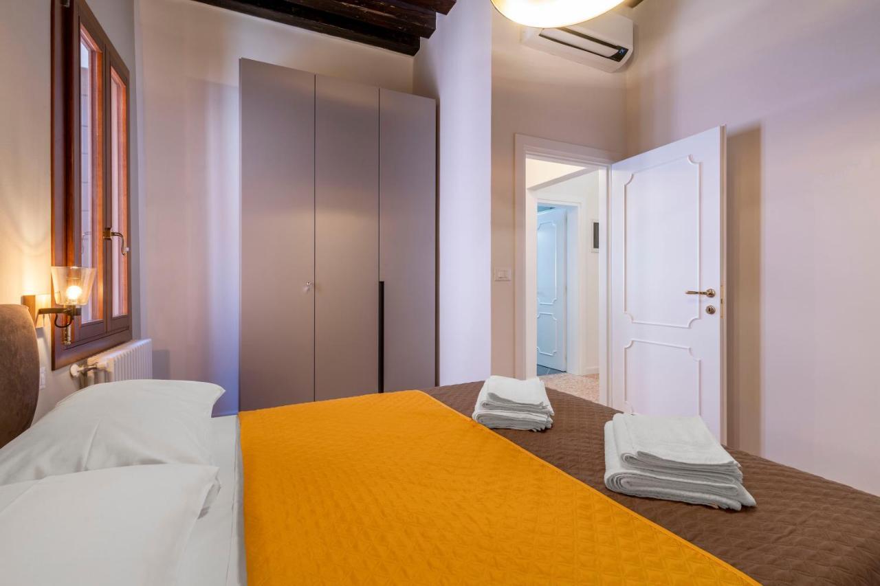 Apartment Querini Suite-balcony On Canal, Close To San Marco *