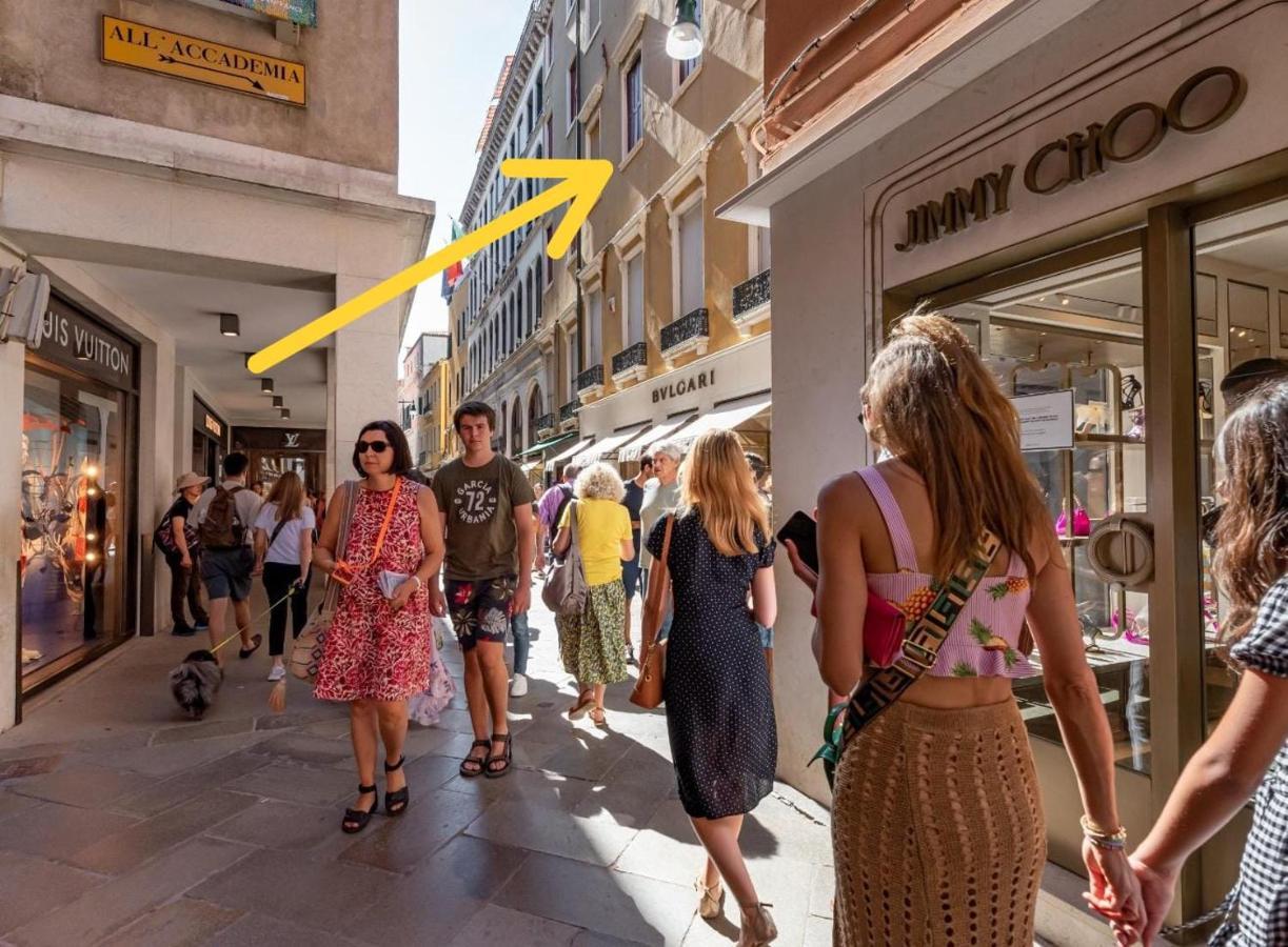Venezia-san Marco View On Luxury Shopping Street