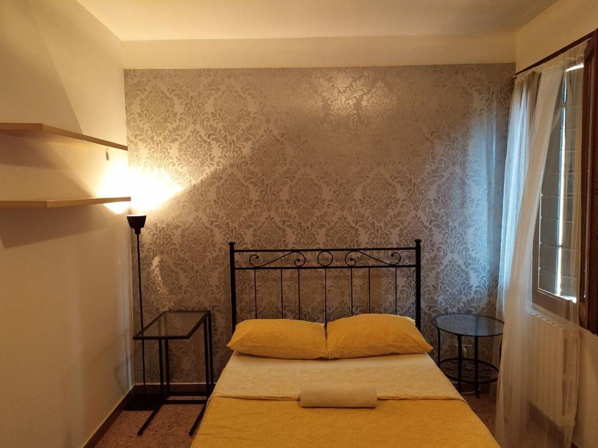 Two Steps From Rialto Guest house