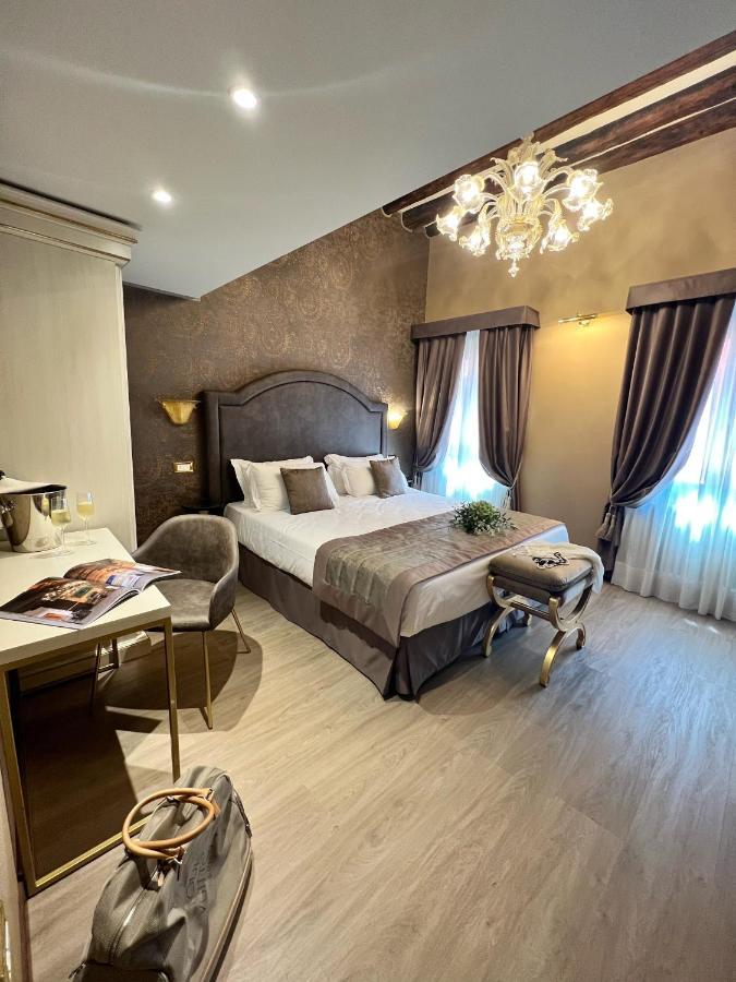 Ca Dell'arte Palace Bed & Breakfast 5*