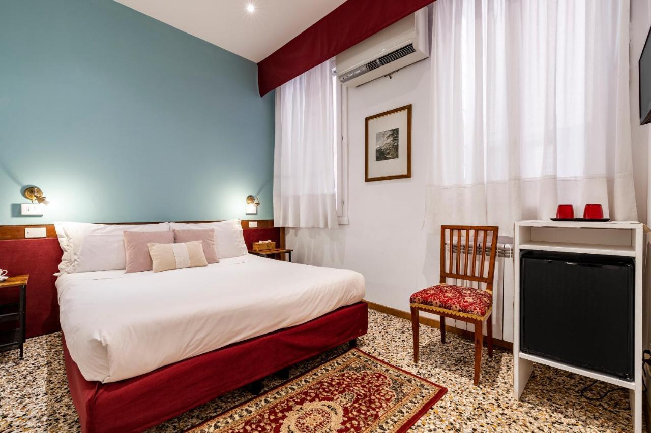 Casa Petrarca Hotel *