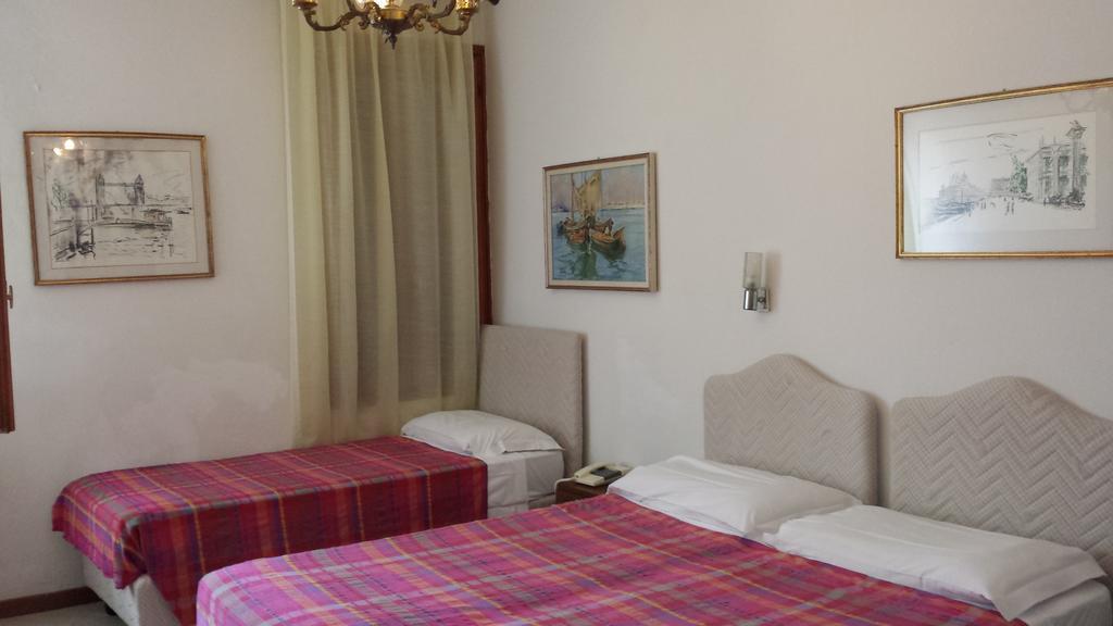 Hotel Iris