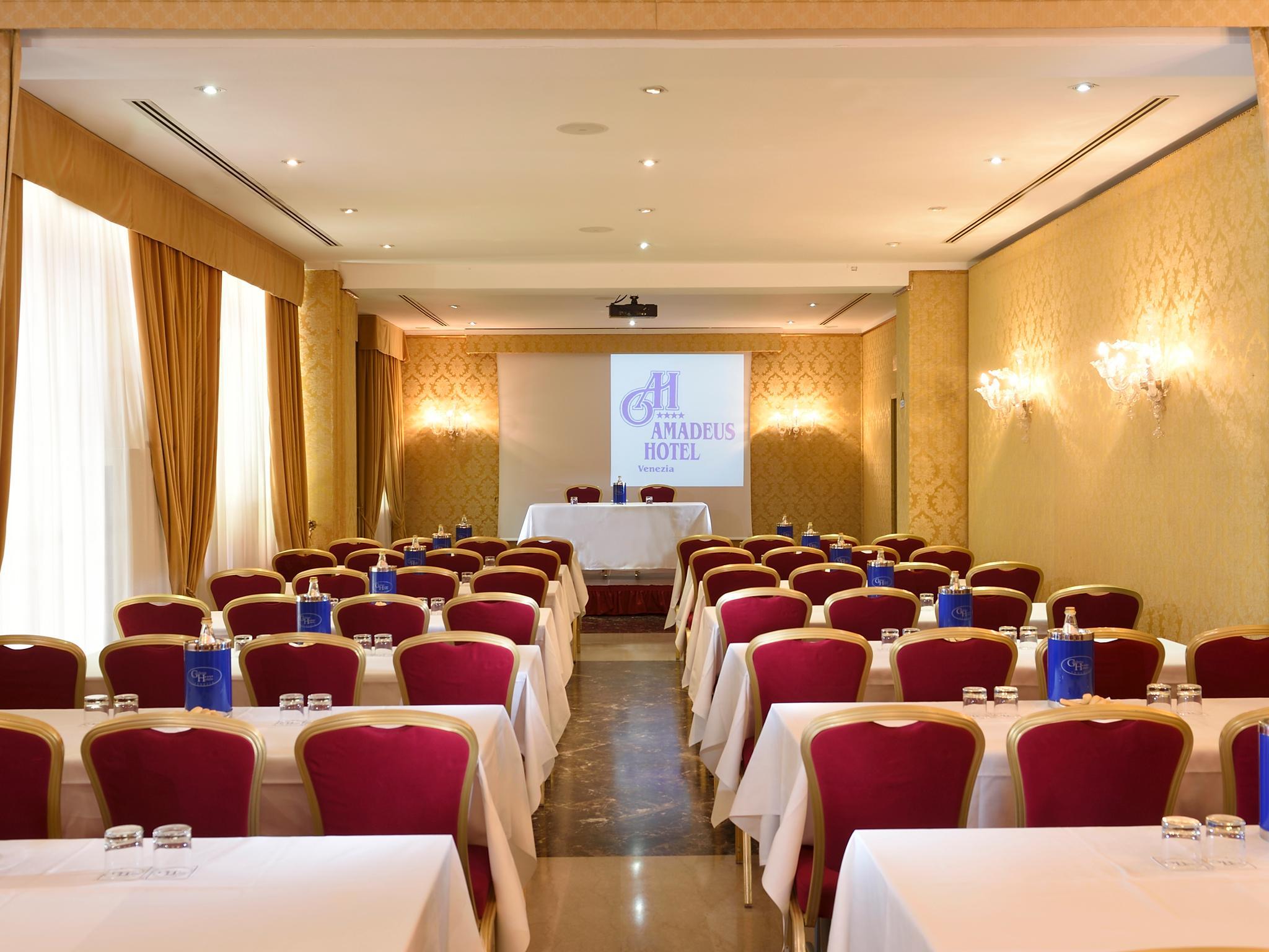 Hotel Amadeus 4*