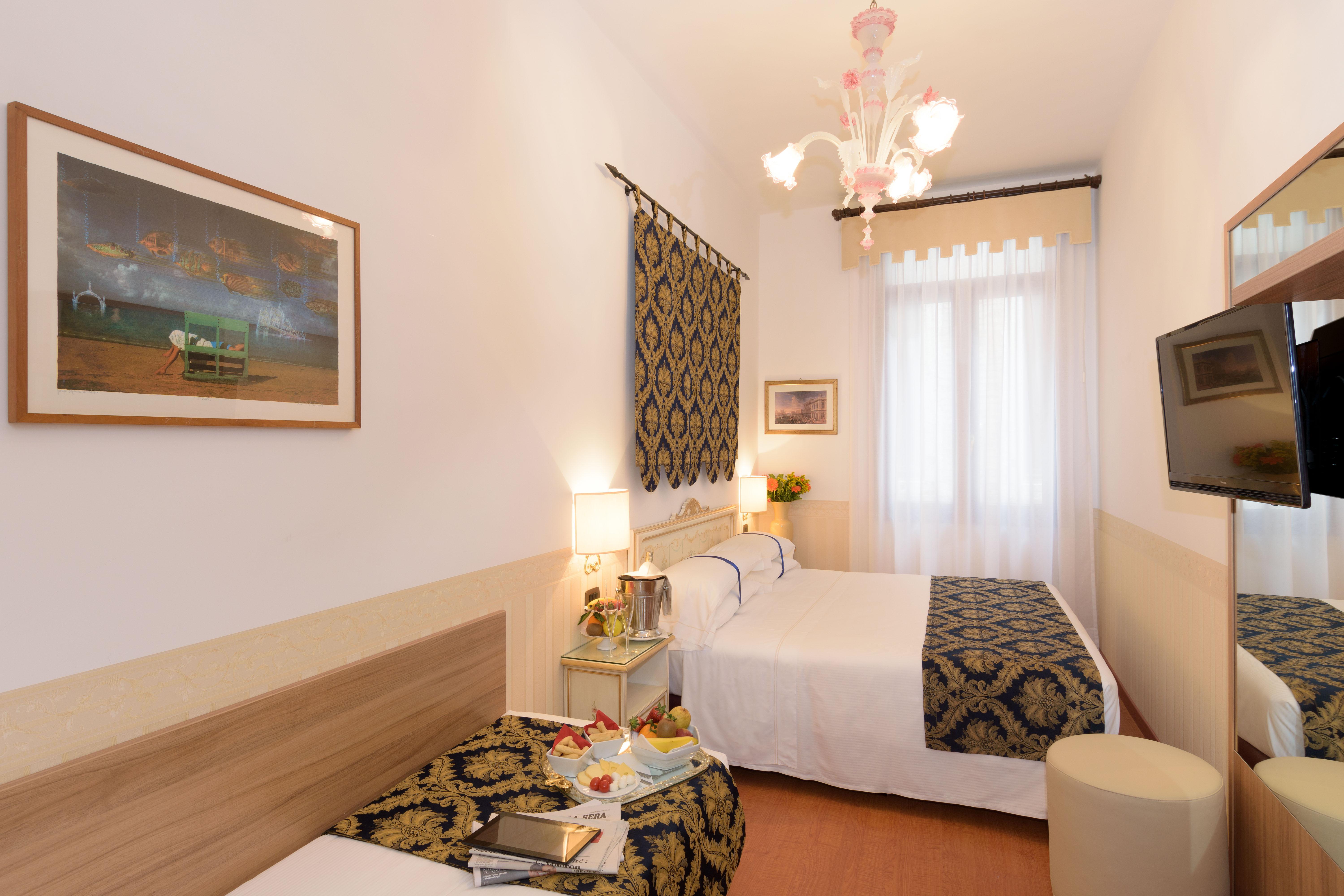 Hotel Unahotels Ala Venezia-adults 16