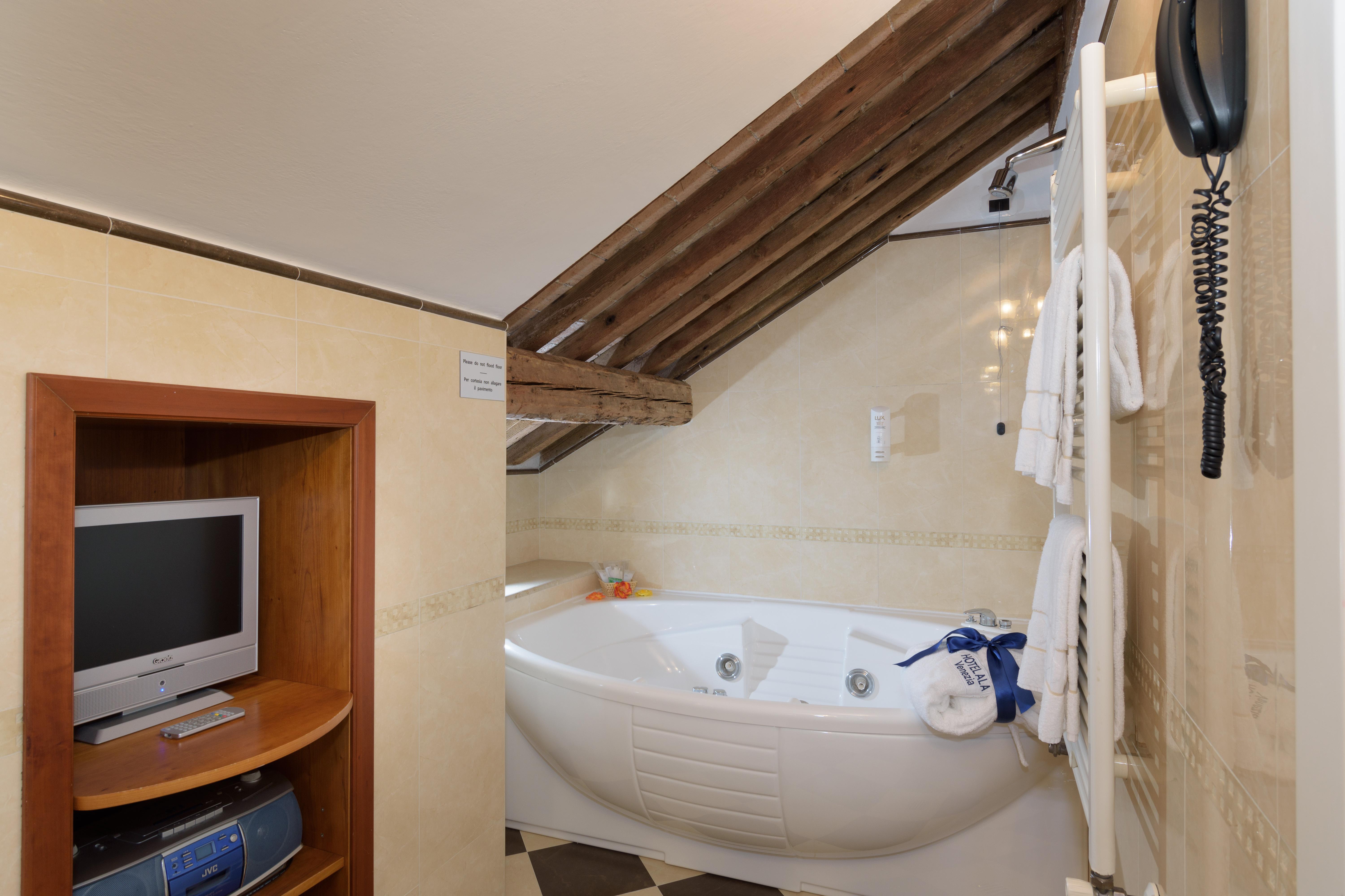 Unahotels Ala Venezia-adults 16
