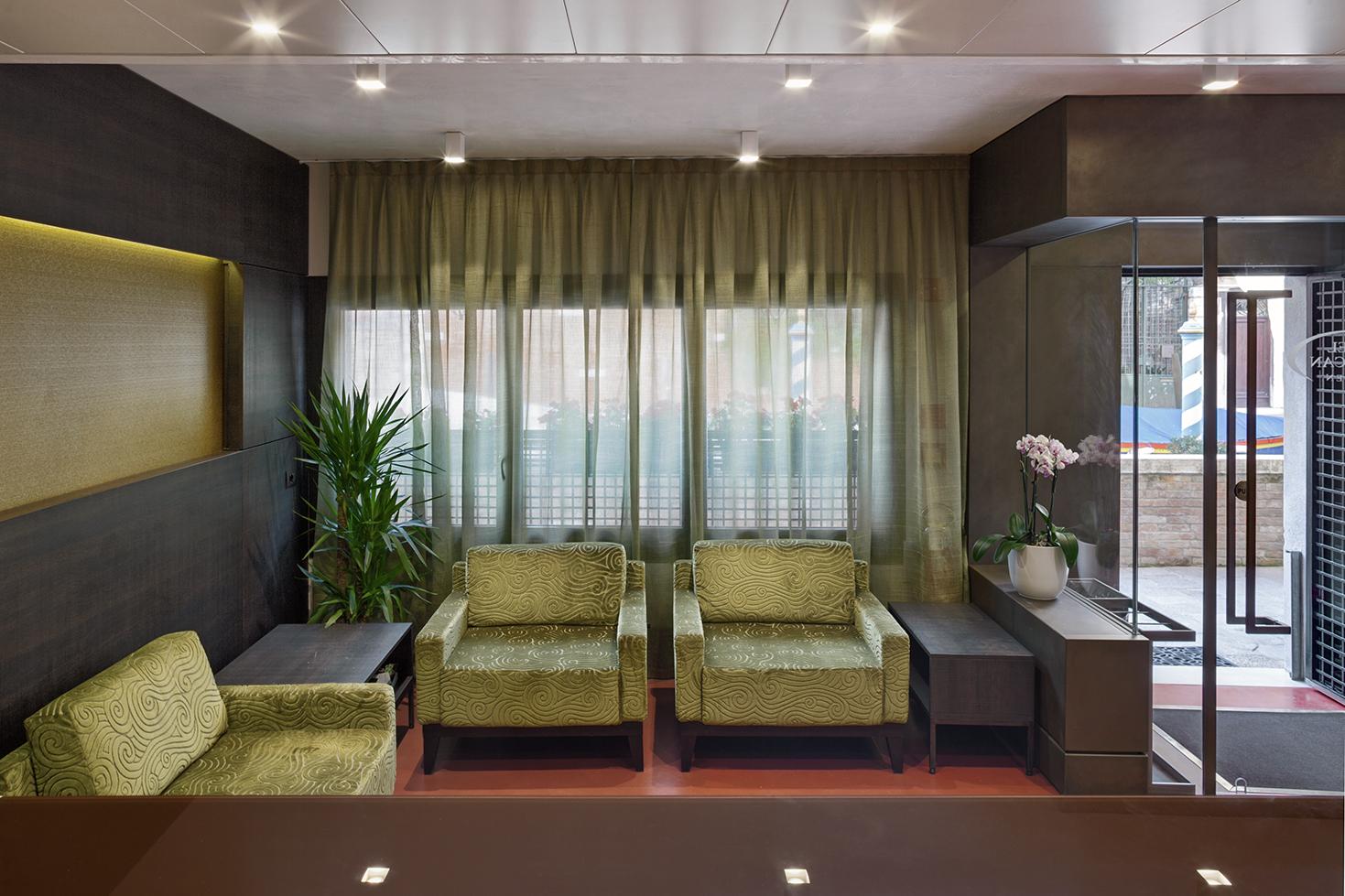 American-dinesen Hotel 4*