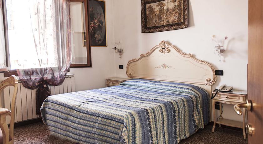 Guest house Alloggi Ss Giovanni E Paolo 2*