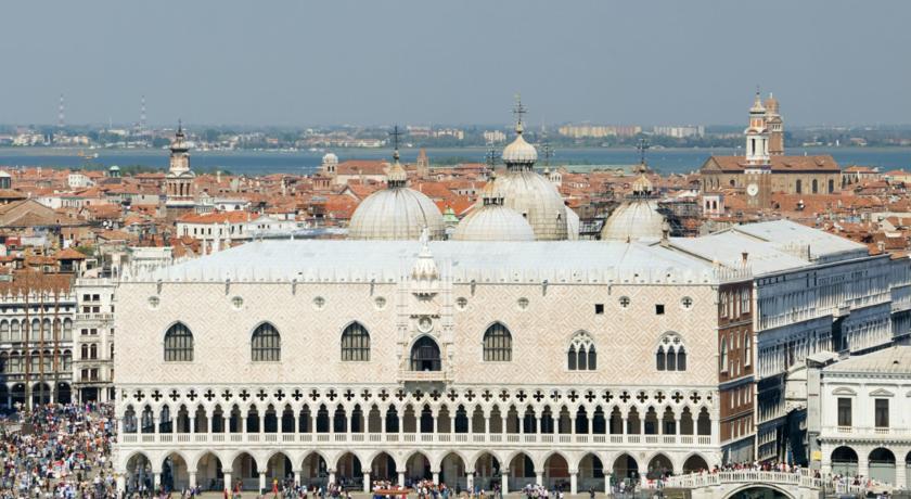 Acomodação com café da manhã  Lanterna Di Marco Polo 3*
