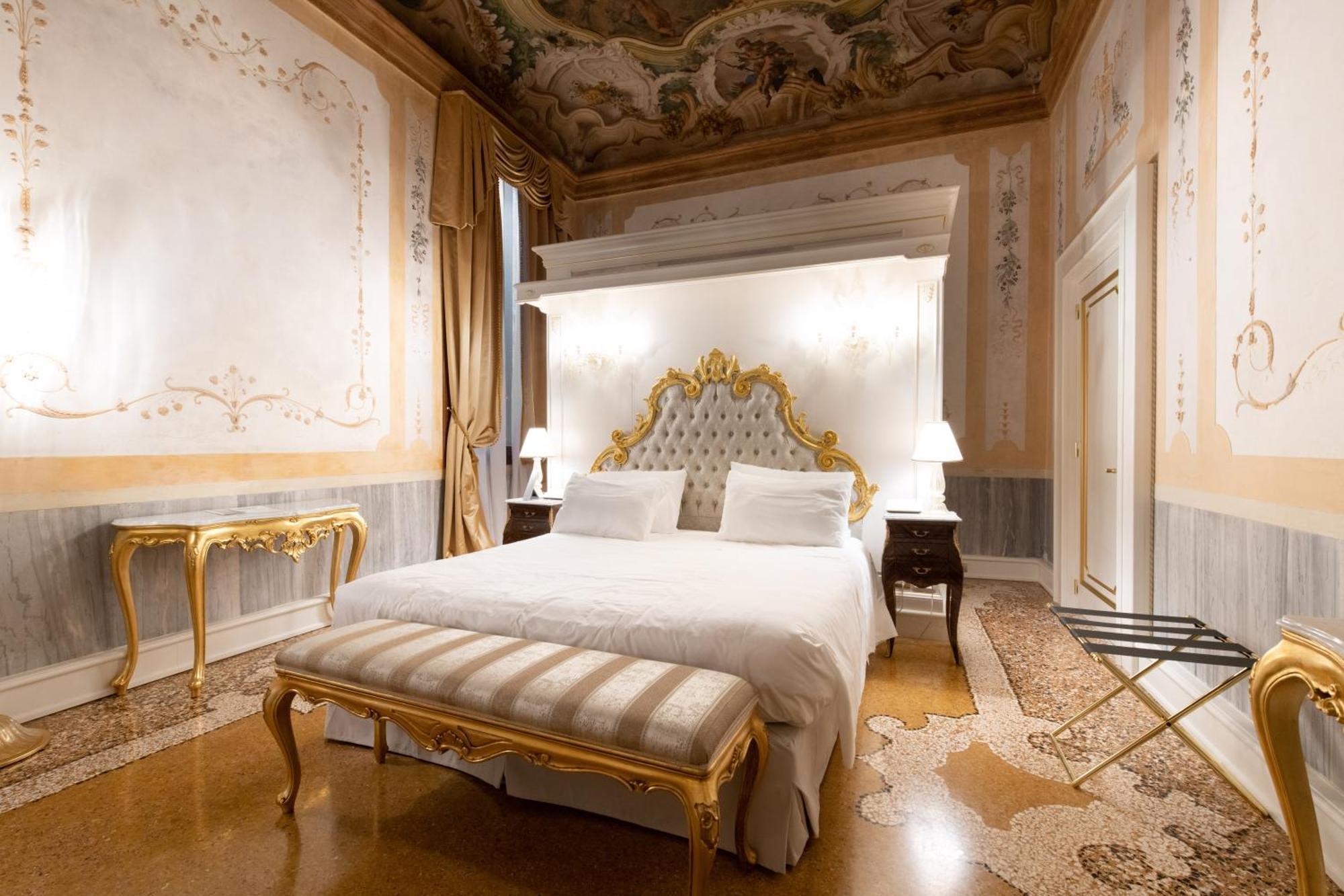 Ca' Bonfadini Historic Experience 5* Venice