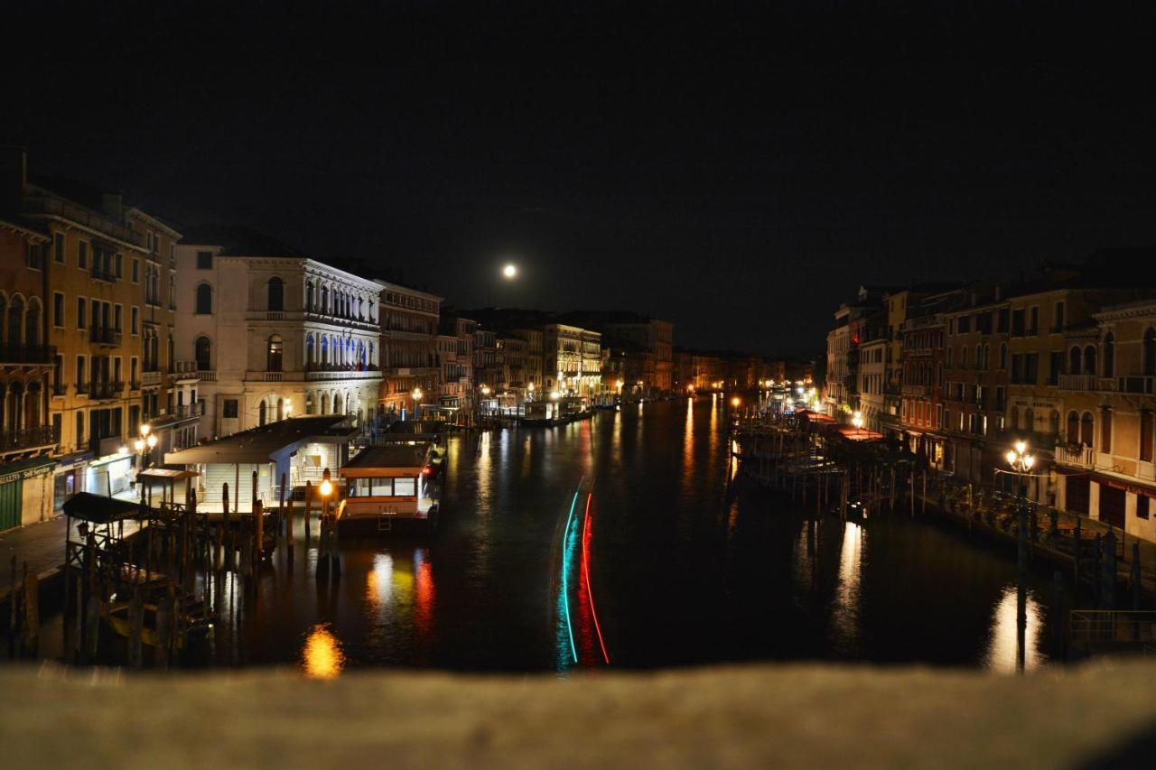 Homestay Canal View Venice
