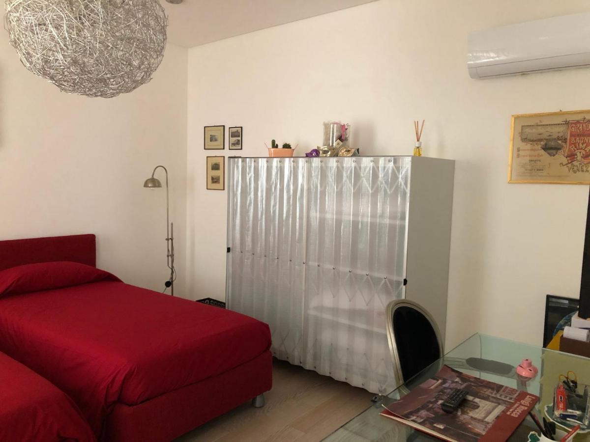 Ghetto Modern Apt For 4, Venice Apartment