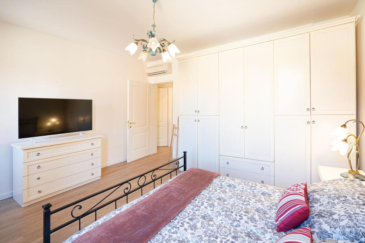 Apartamento Ricco Di Comfort, Grande, Luminoso E Comodo
