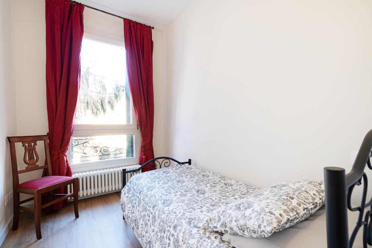 Apartamento Ricco Di Comfort, Grande, Luminoso E Comodo *