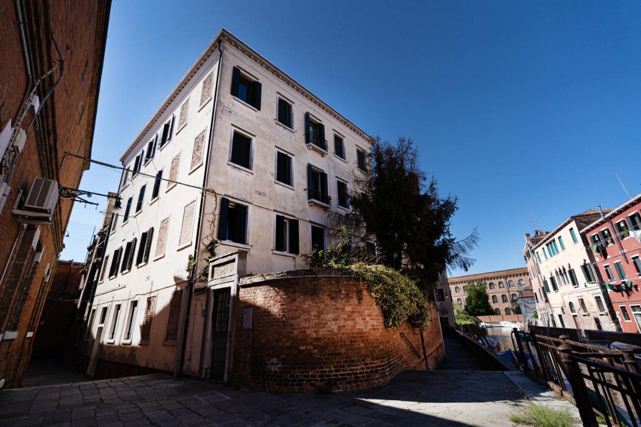 Ricco Di Comfort, Grande, Luminoso E Comodo Apartamento