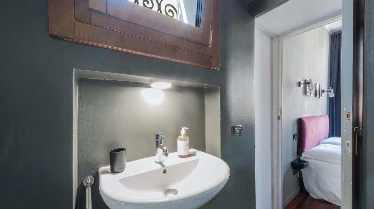 Stylish Renovated In The Heart Of The Apartment