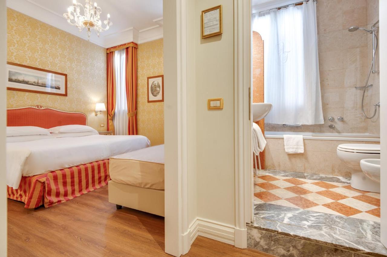 Hotel Antiche Figure 3*