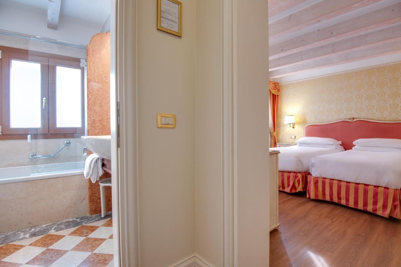 Hotel Antiche Figure 3*