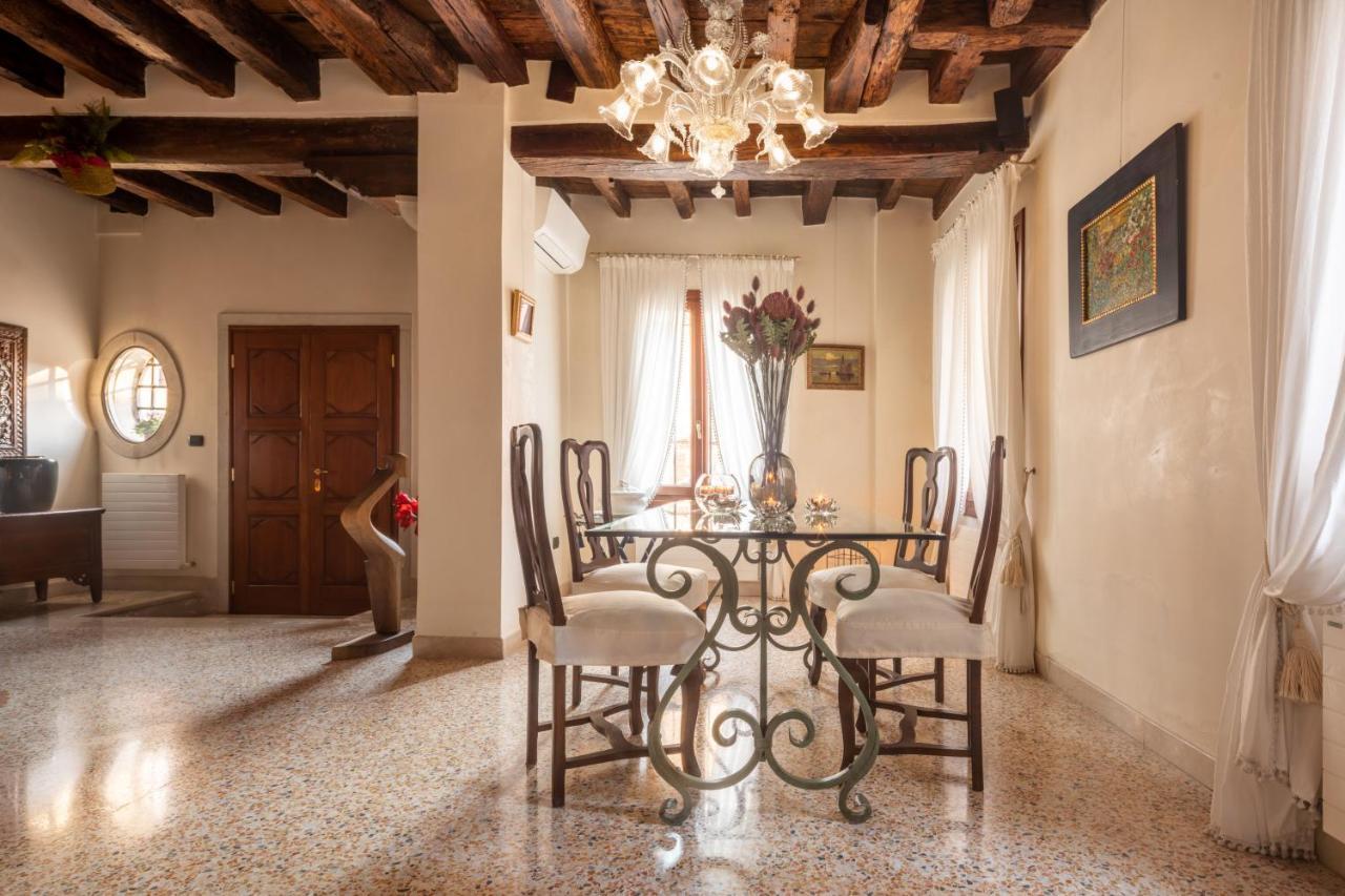 Garden Mansion With Private Mooring R&r Venice