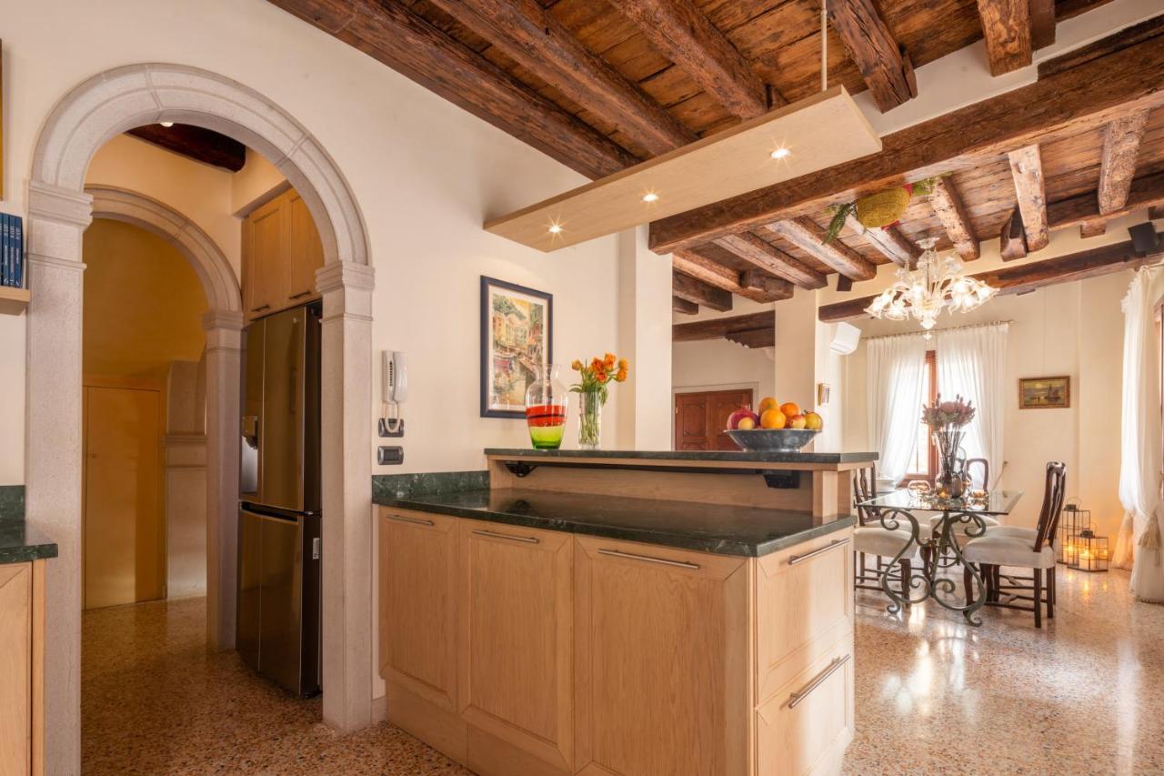 Apartment Garden Mansion With Private Mooring R&r Venice