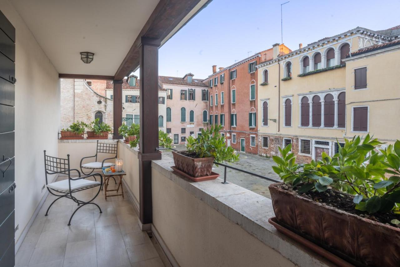 Garden Mansion With Private Mooring R&r Apartment