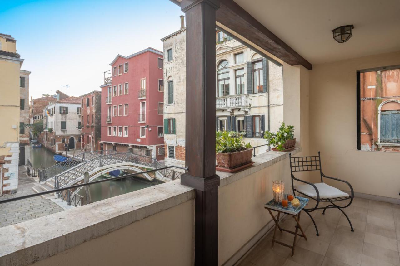 Garden Mansion With Private Mooring R&r Apartment