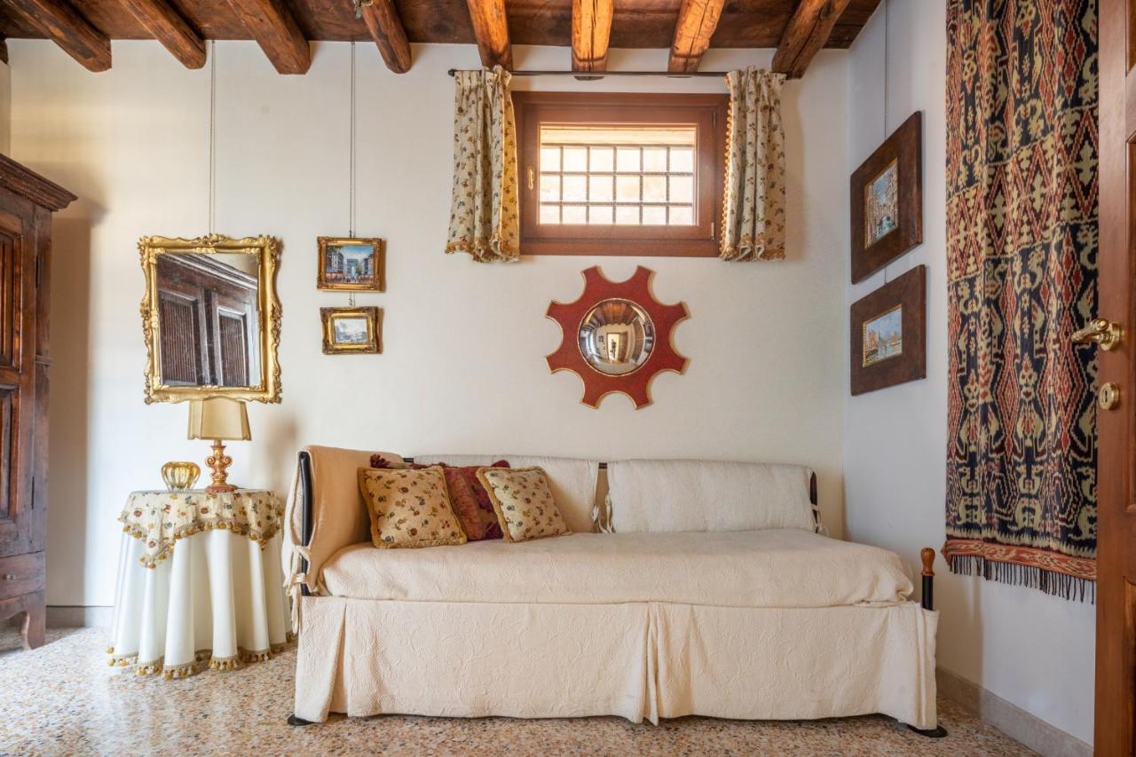 Garden Mansion With Private Mooring R&r Venice