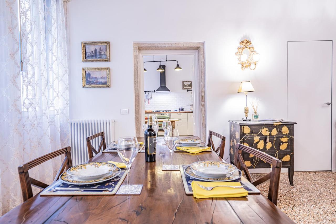 Ca' San Beneto Completely Refurbished In A Fabulously Area *