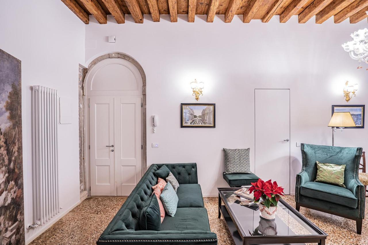Apartment Ca' San Beneto Completely Refurbished In A Fabulously Area Venice