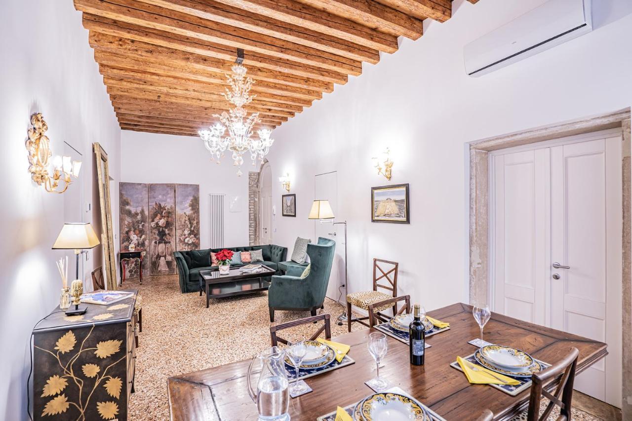 Ca' San Beneto Completely Refurbished In A Fabulously Area Venice