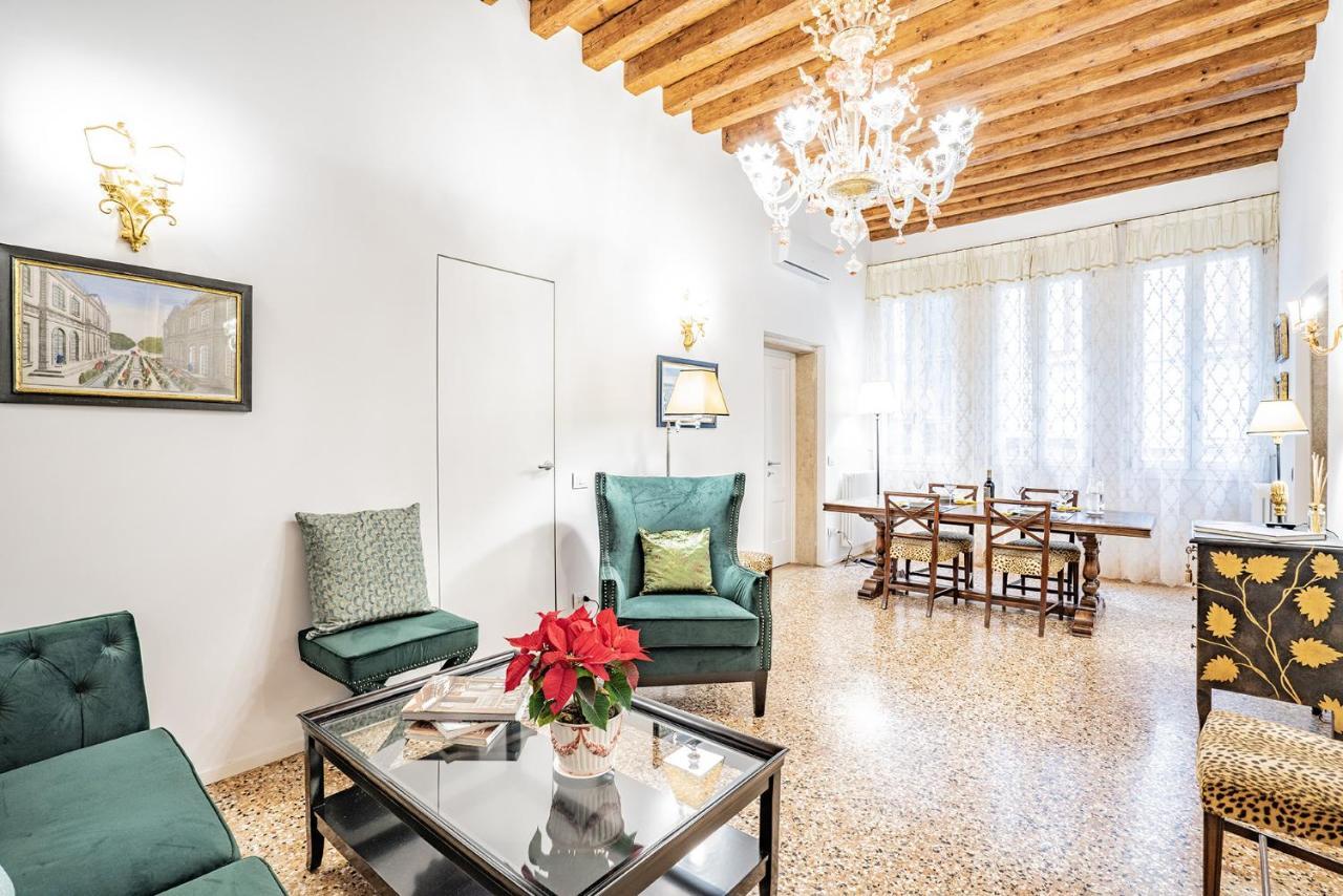 Ca' San Beneto Completely Refurbished In A Fabulously Area