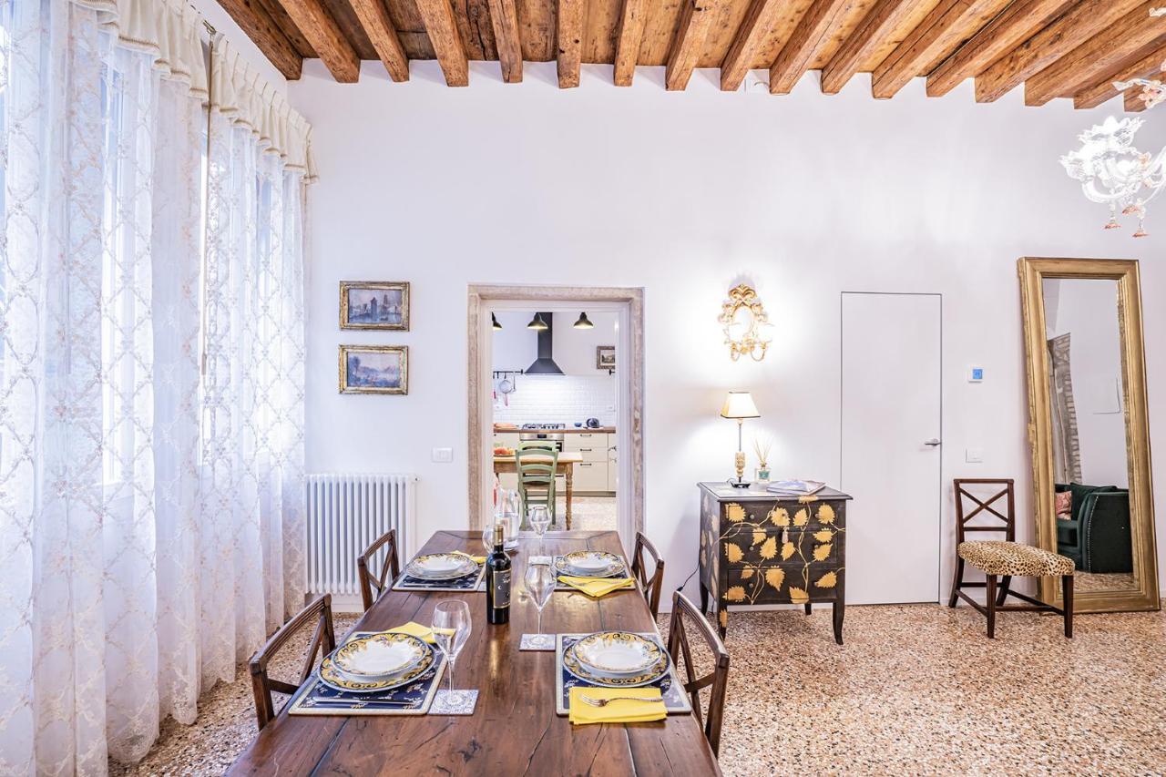 Ca' San Beneto Completely Refurbished In A Fabulously Area Venice