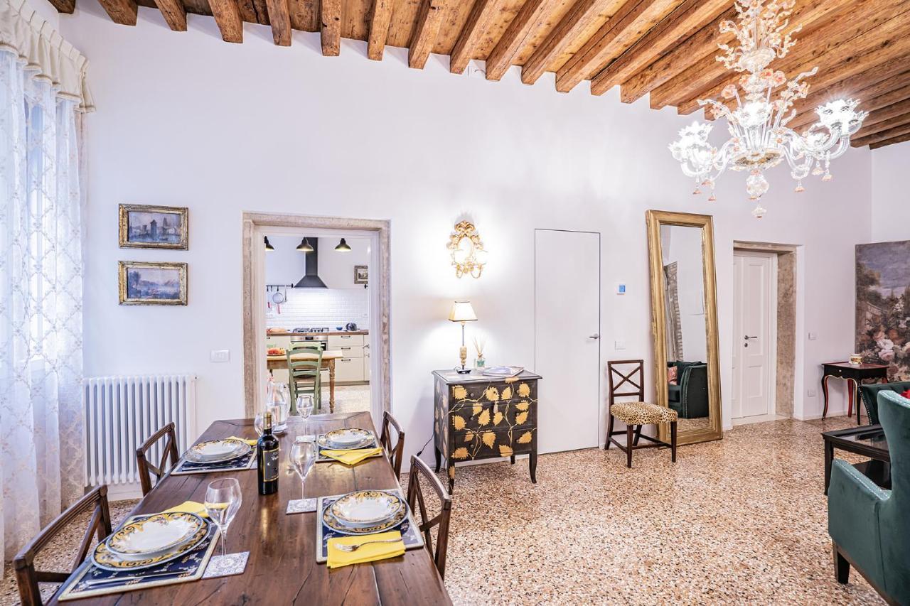 Apartment Ca' San Beneto Completely Refurbished In A Fabulously Area Venice