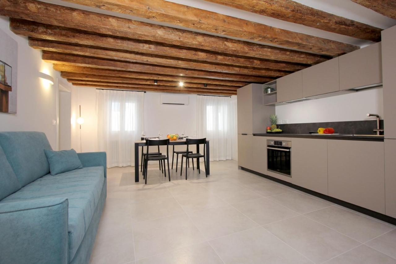 Modern Art Apartment Venice