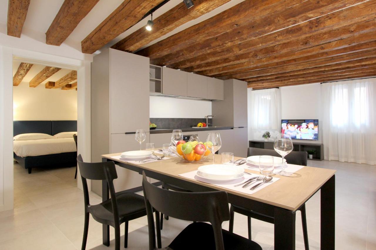 Modern Art Apartment *