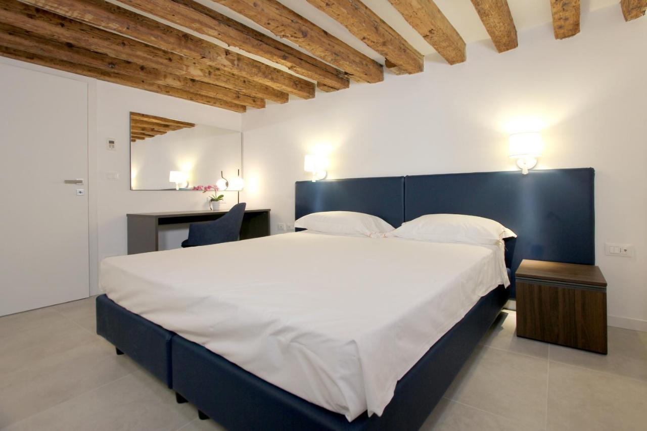 Modern Art Apartment Venice