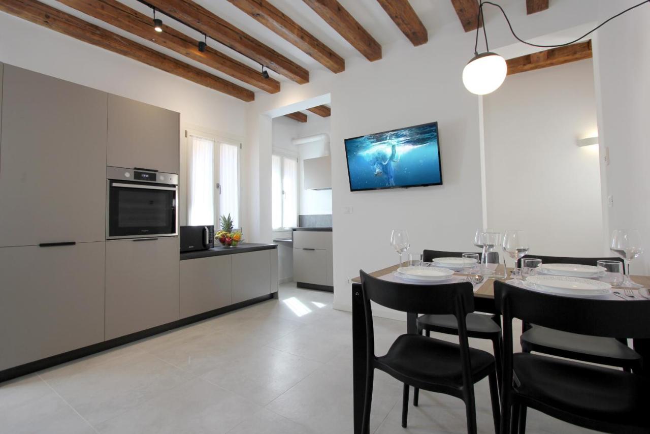 Modern Art Apartment Venice