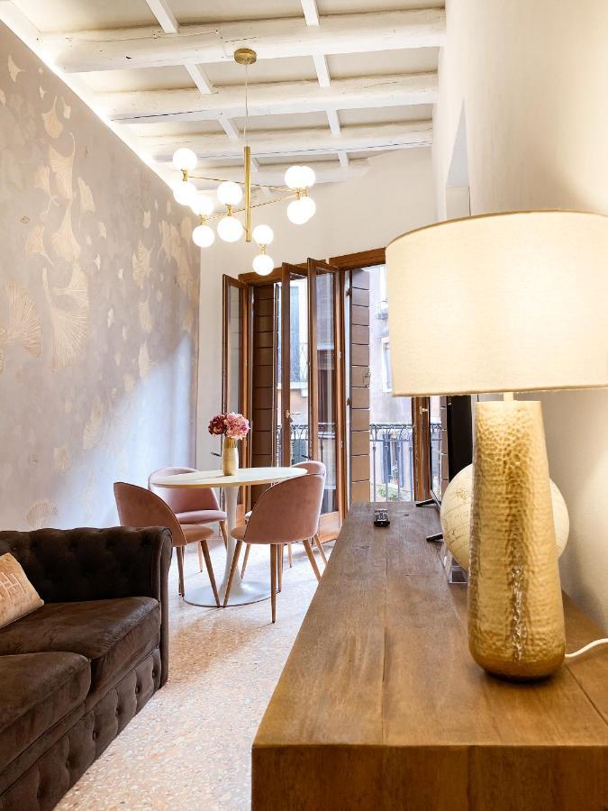Apartment Querini Suite-balcony On Canal, Close To San Marco